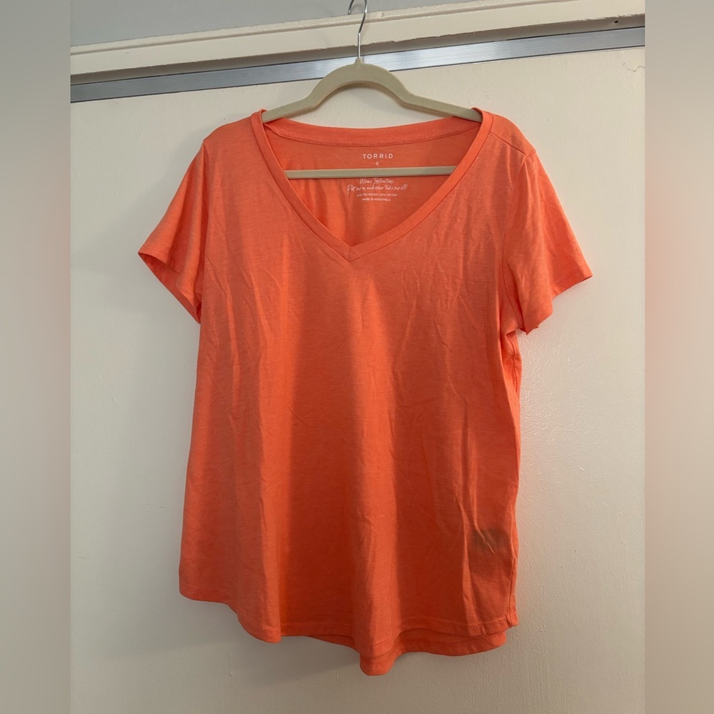 Torrid size 0 classic for v neck t-shirt